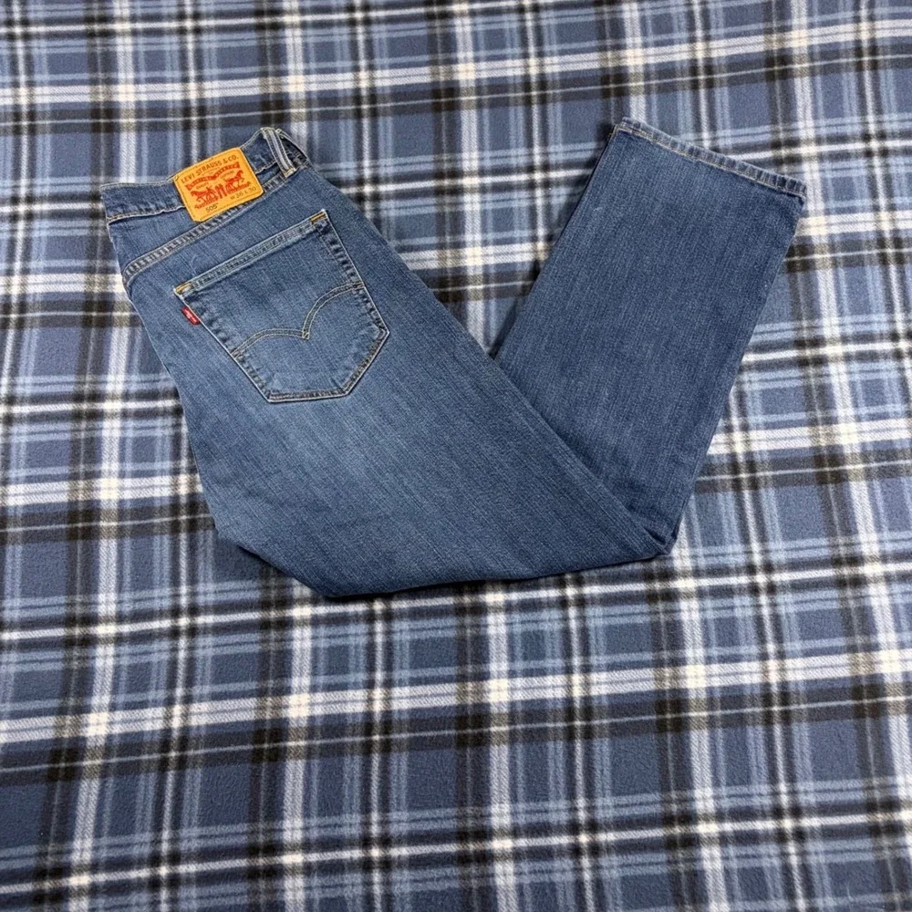 Levis 505 Regular Fit Straight Leg Jeans Mens 36x30 Medium Wash Blue 00505-1408